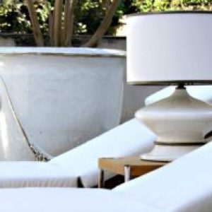 Eleanora-wireless-outdoor-table-lamp-Live-anywhere-inc